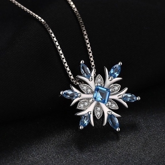 925 Sterling Silver Snowflake Pendant With Chain - Picture 2 of 5